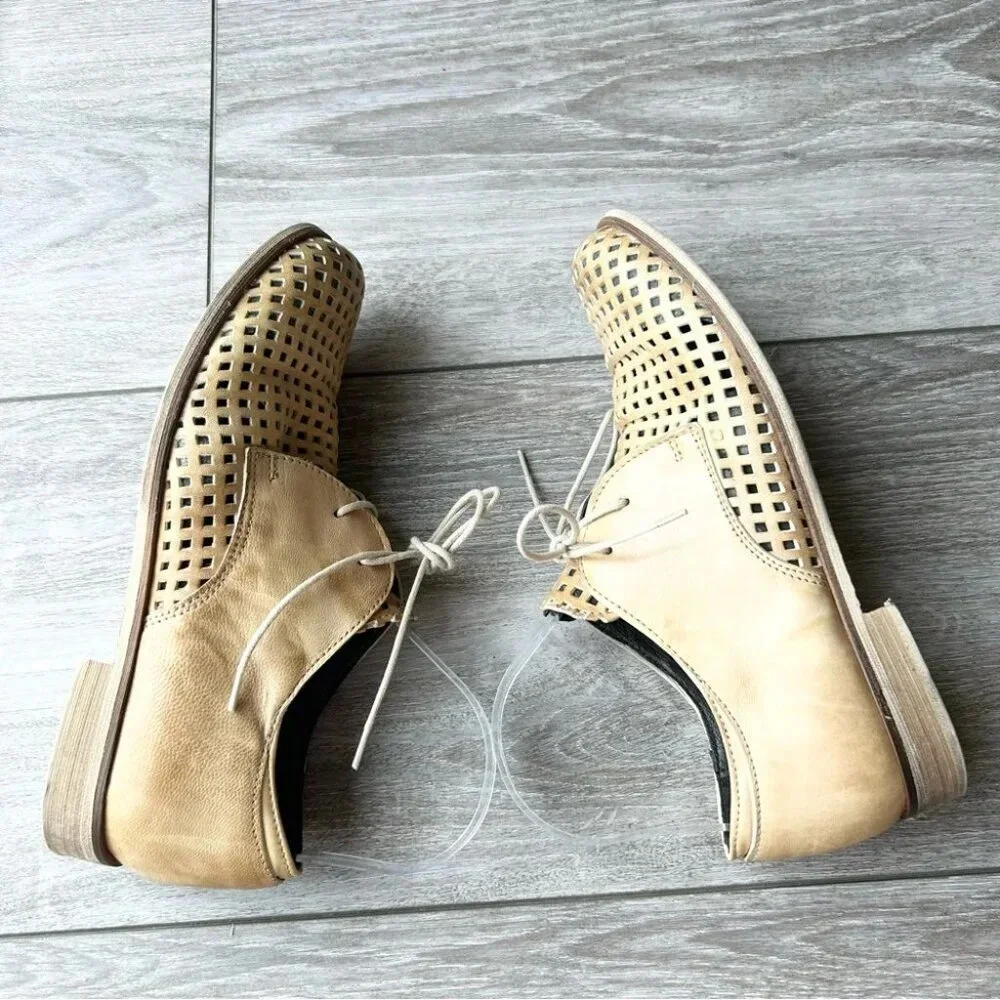 Vintage FarFalle Beige Perforated Leather Lace Up Oxford Made in Italy